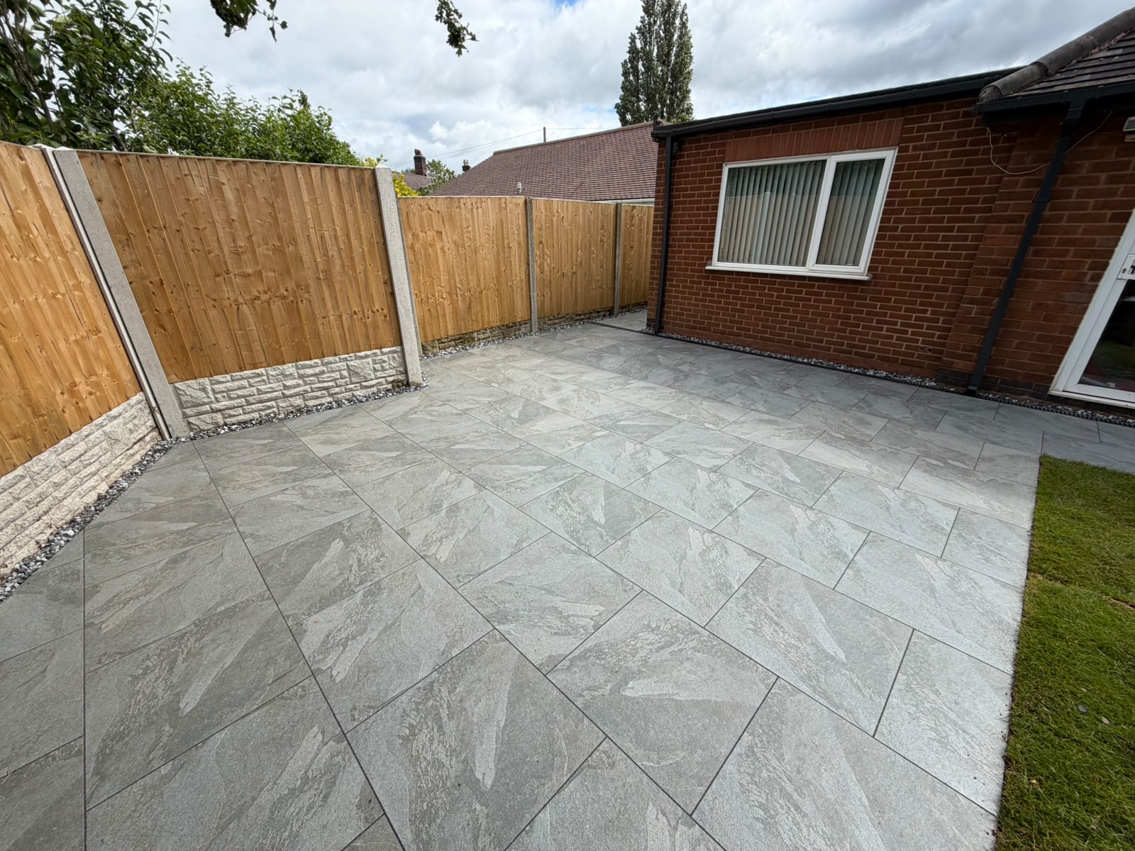 Wilsden black (2) Wilsden Slate Black Matt Porcelain Paving Tiles – 600x600x20mm - Image 1